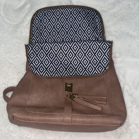 Spacious Nude Backpack - Picture 5 of 12